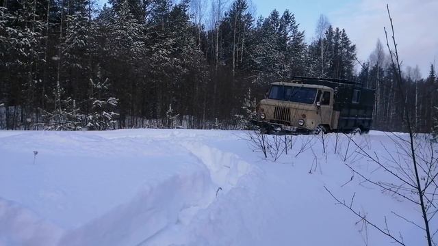 Газ 66 Gaz 66 по глубокому снегу.