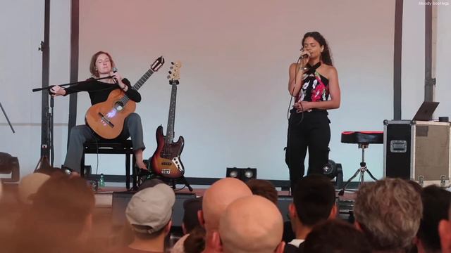 Erika de Casier (live @ OFF Festival 2022) смотреть онлайн