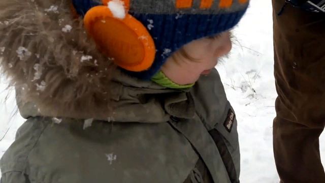 Строим Иглу с Елисеем. Папа и сын строят снежный дом. Снежная берлога - снежная крепость смотреть онлайн