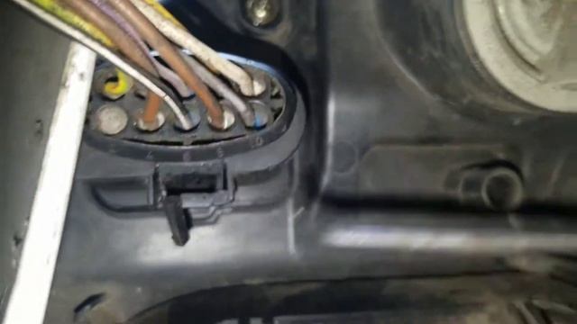 How to remove *broken* headlight connector on a t1n sprinter 2002-2006 смотреть онлайн