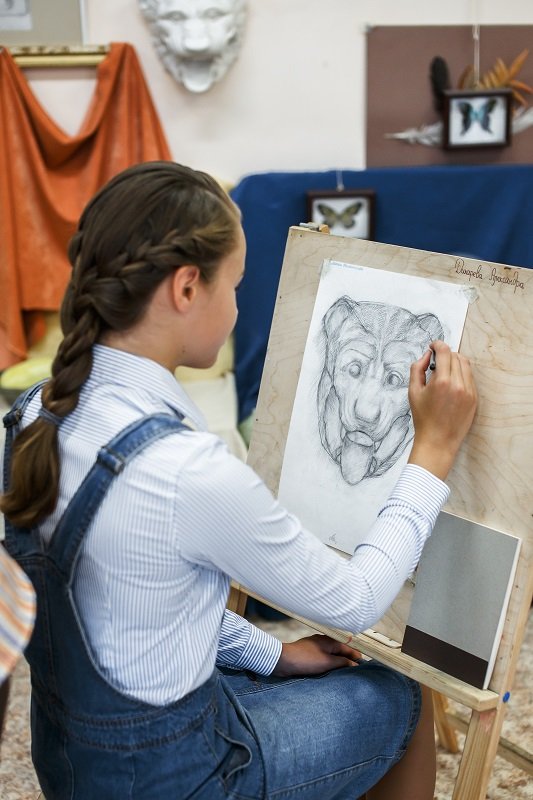 ФИЛЬМ  о Художественных мастерских - студии  им. игумена Илариона.mp4