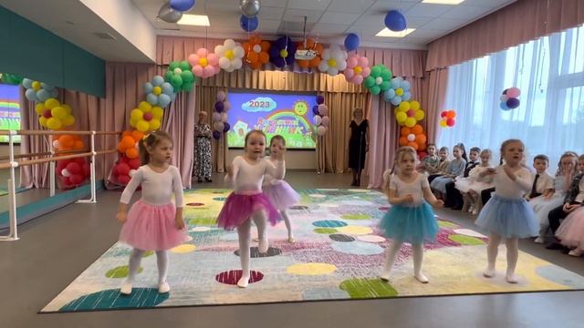 Танец «Лялечка» поздравление малышей на выпуском в детском саду смотреть онлайн