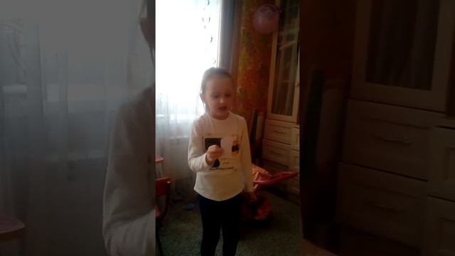 Юля рассказывает стих про лето смотреть онлайн