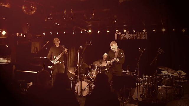 Mats Holtne Trio - On The Beach смотреть онлайн