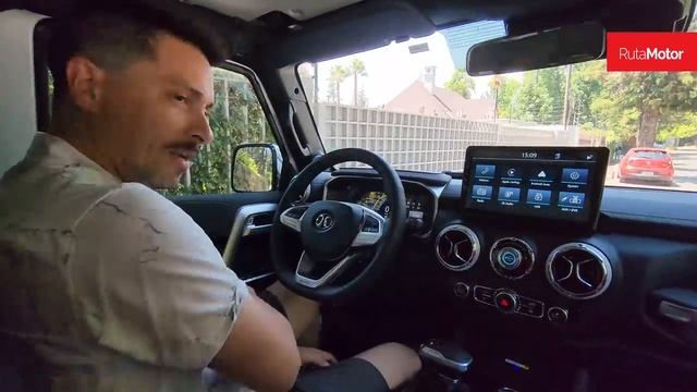 BAIC BJ40 Plus 2.0 TDI - El SUV más capaz que llega desde China y cargado de sorpresas (Test Drive) смотреть онлайн