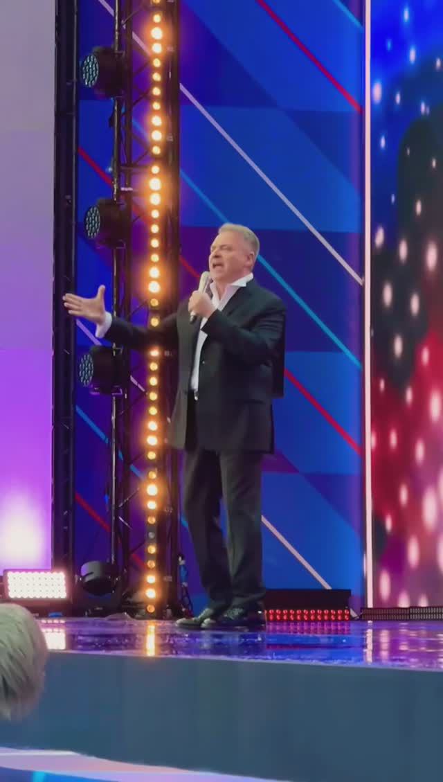 Эта песня подняла Красную площадь! Родину не выбирают! Александр Добронравов #shorts #премьера смотреть онлайн