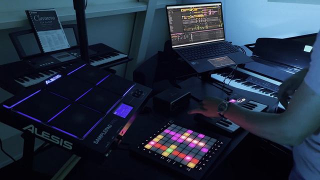 Ableton Live Set - Dreamers by Space Motion & Stylo смотреть онлайн