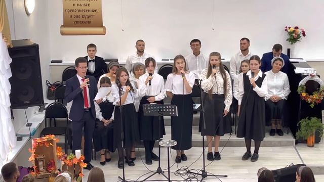 День благодарения, сердце ближе к Богу || пение молодежи смотреть онлайн
