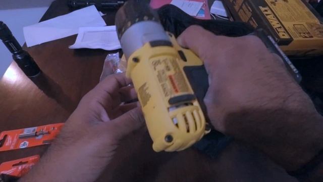 DEWALT SCREWDRIVER UNBOXING DCF610S2 смотреть онлайн