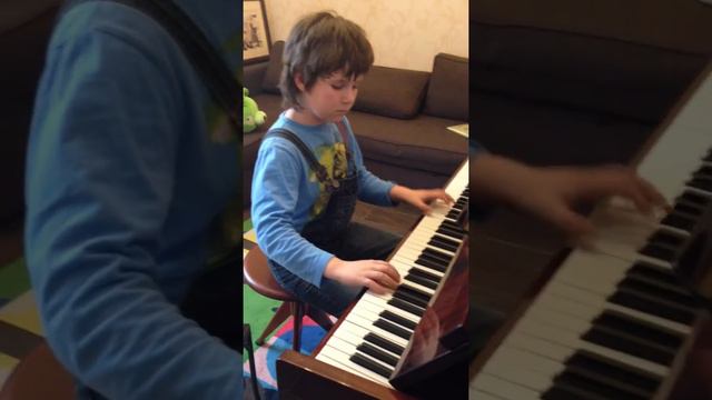 Карим играет Шарманку. смотреть онлайн