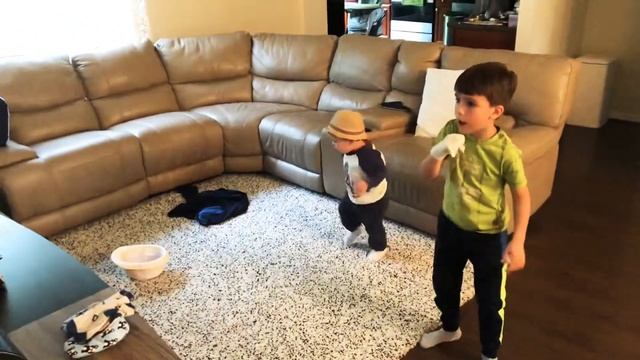 Научите меня танцевать как Майкл Джексон / Teach me to dance like Michael Jackson смотреть онлайн