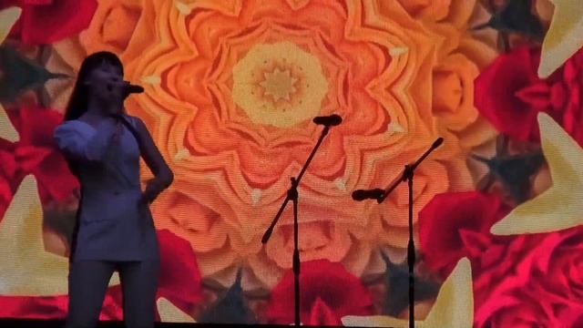 песня *Под шум дождя* смотреть онлайн