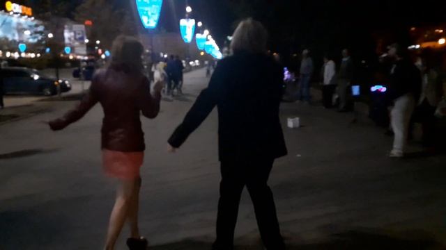 Я ВАМ НЕ СКАЖУ ЗА ВСЮ ОДЕССУ!?? ВИКА С БОДЕЙ ЖГУТ/ ТАНЦЫ В САДУ ШЕВЧЕНКО ХАРЬКОВ СЕНТЯБРЬ 2020 смотреть онлайн