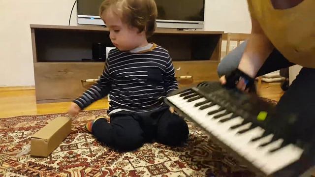 Barış'ın ilk müzik aleti. смотреть онлайн