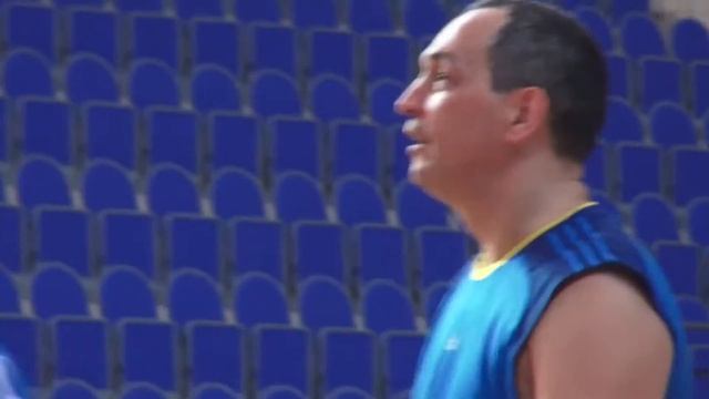 На тренировке по волейболу смотреть онлайн