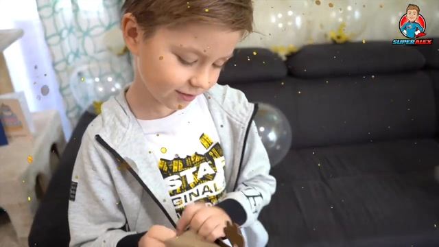 ДЕНЬ РОЖДЕНИЯ НА КАРАНТИНЕ - СУПЕР АЛЕКСУ 8 ЛЕТ!!! Открываем Подарки!!! смотреть онлайн