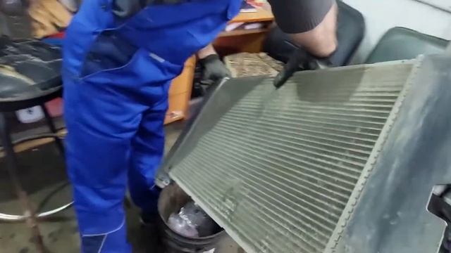 Как летом не перегреть двигатель. Авенсис мойка радиаторов. смотреть онлайн
