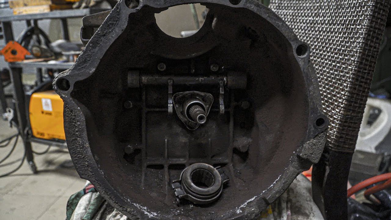 Ремонт вилки выключения сцепления WV T2 /Вытачивание втулок/Наплавка проточка вала.