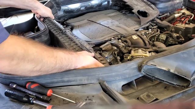 How to replace Mercedes Glk350 Air Filter 2013-2015 (EASY) смотреть онлайн