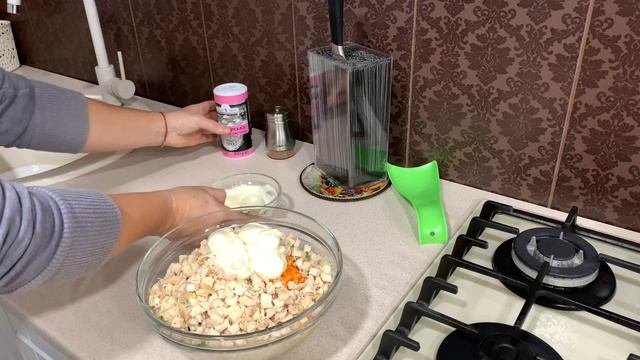 Салат из сельдерея и курицы, с яблоком и морковью. Витаминный салат! смотреть онлайн