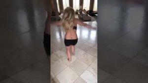 Бритни Спирс танцует