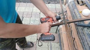 Пилим метал шуруповертом.