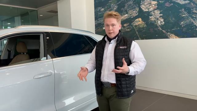 Eric Senff showcases the PEDIGREE behind the Audi Q8 Prestige at Serra Audi Traverse City. смотреть онлайн