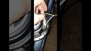 Пропадает звук в колонке автомобиля.