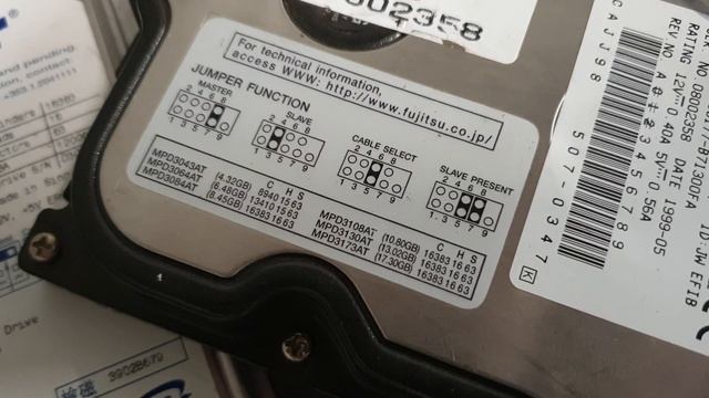 Testing old 2.5" and 3.5" IDE and Sata Hard Disk Drives смотреть онлайн