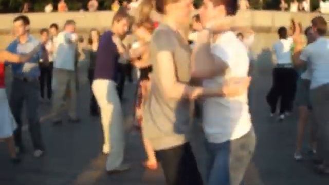Salsa Open-air Moscow. 01.06.2011. Сальса, Рома и Алёна смотреть онлайн