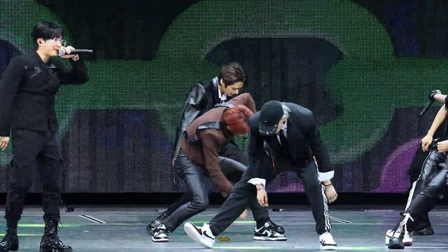 [4K] 221213 AAA Charmer+CASE 143 Stray Kids Leeknow Fancam 리노 챠머 케사삼 직캠