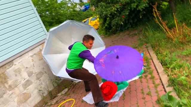 Green Man On Chevrolet Camaro LOST Big Umbrella & Mr. Joe Found Umbrella For Children