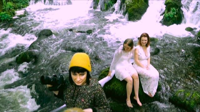 THIS PLACE WILL MAKE YOU FEEL LIKE YOU ARE IN A DREAM - 2 PHOTOGRAPHERS SHOOT 2 MODELS смотреть онлайн