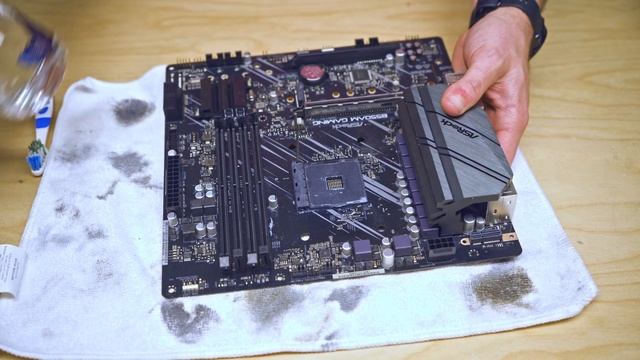How to Clean Thermal Paste From a Motherboard смотреть онлайн