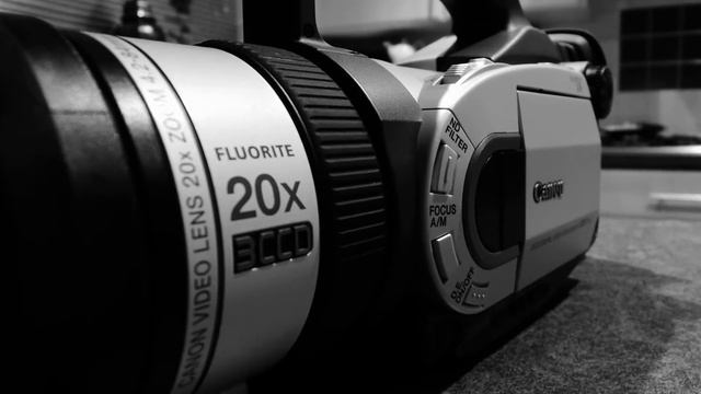 Canon 3CCD Digital Video Camcorder XM1 PAL.