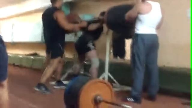 ПРИСЕДАНИЕ СО ШТАНГОЙ 260 КГ смотреть онлайн