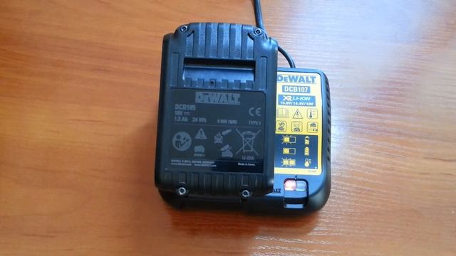 Обзор аккумуляторного шуруповерта DeWalt DCD771C2.