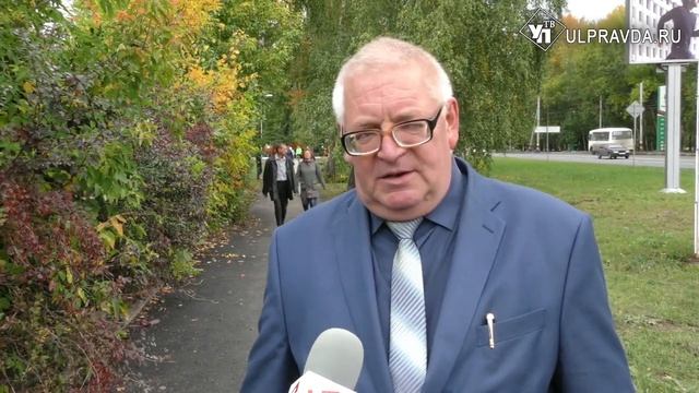 Остановку перенесут, дорогу сделают. Субботник на территории завода «Искра» смотреть онлайн