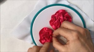 Гвоздика вышитая атласными лентами