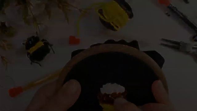 Мастер-класс Брошь Пчёлка из синели своими руками / Часть 1 смотреть онлайн