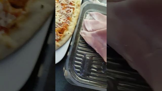 Итальянская пицца с прошутто котто. смотреть онлайн