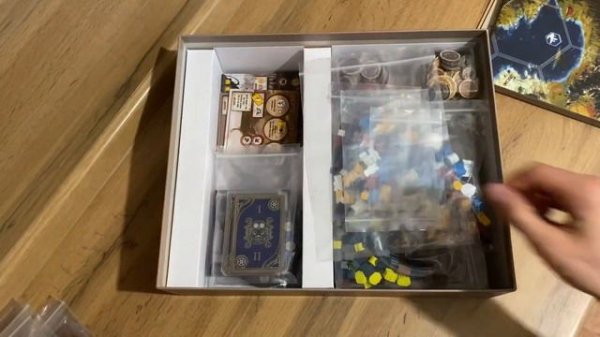 Распаковка настольной игры Серп. GuruGames