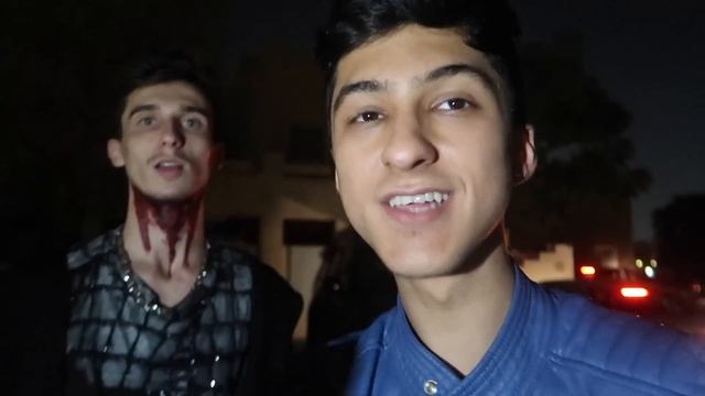 DO NOT GO TRICK OR TREATING AT 3AM!! *OMG I FOUND PENNYWISE FROM IT MOVIE IN PLAYGROUND* смотреть онлайн