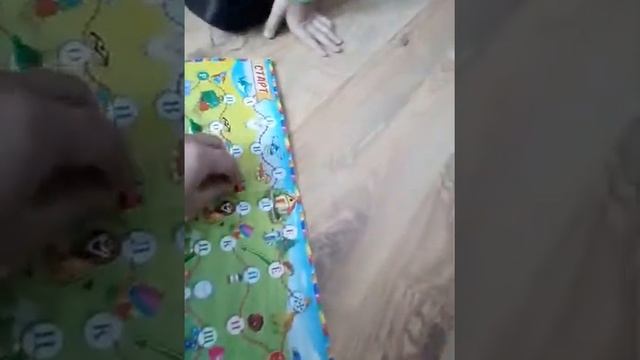 Игра с кубиком и фишками смотреть онлайн