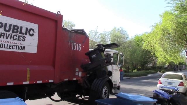 Lid Flipping Python Bumpin' Heavy Trash Cart Set-Outs! (1516) смотреть онлайн