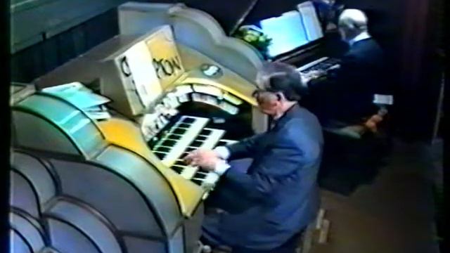 Foley Bates and Stan Smith - A Neapolitan Serenade смотреть онлайн