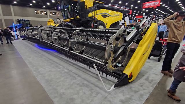 2024 National Farm Machinery Show --- Debut of new Case IH AF11 combine. смотреть онлайн