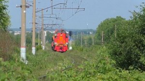 «Свеженький» ТЭМ18ДМ-496 с путеремонтной летучкой ПРЛ4-154