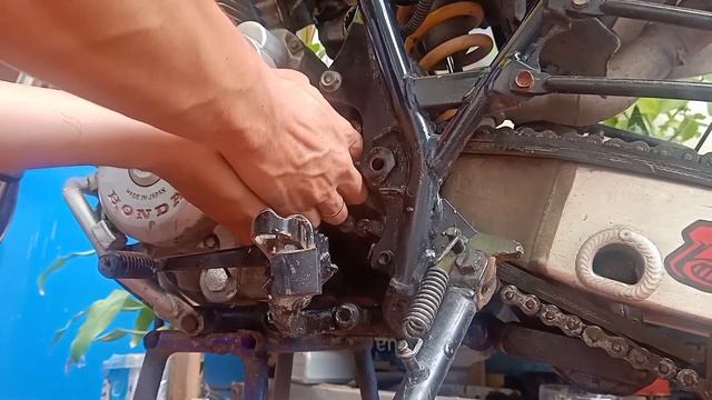 Replacement Engine Sprocket, It Might Damage Your Main Shaft/Honda XR200/XR200 Supermoto/DIY Garage смотреть онлайн