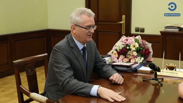 Губернатор поблагодарил врача, которая со сломанным плечом спасла пациента смотреть онлайн